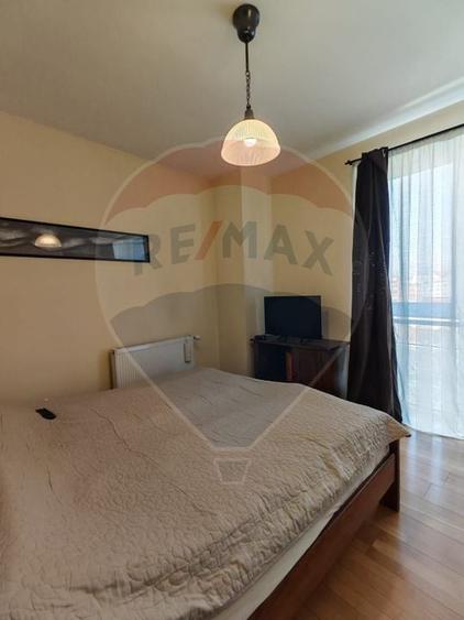 Apartament cu 3 camere decomandat, mobilat în Blumăna
