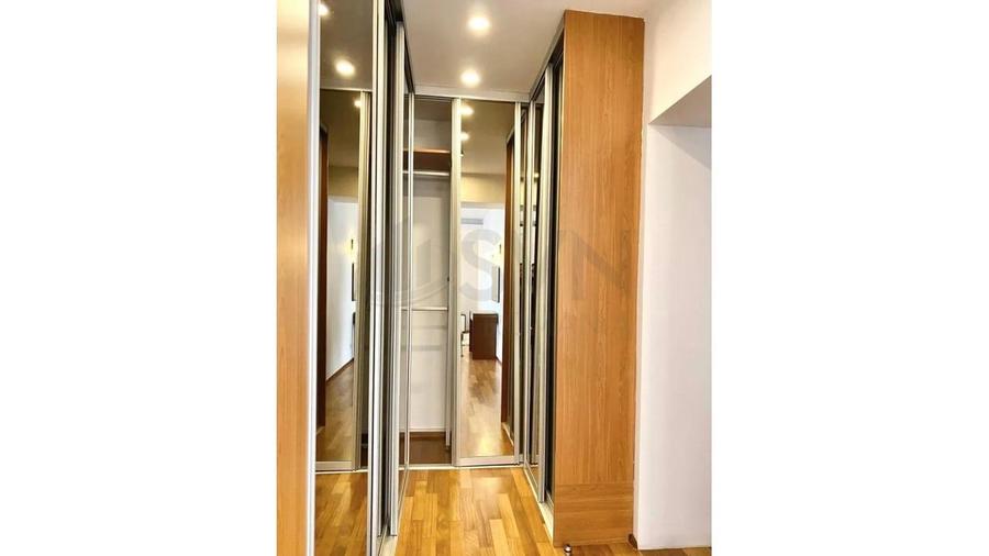 Apartament cu 3 camere semidecomandat, mobilat în Nordului