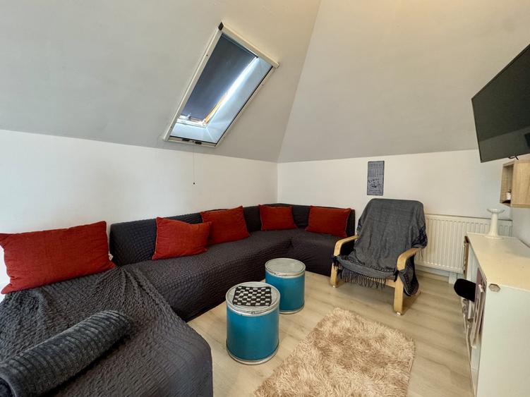 Apartament cu 4 camere decomandat, mobilat în Florești