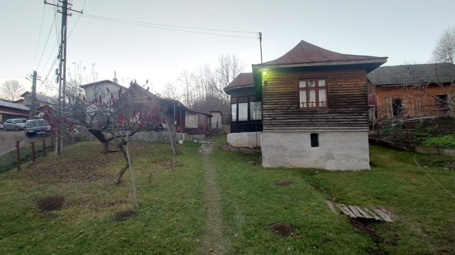 Casă cu 4 camere în Central