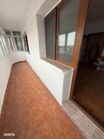 Apartament cu 3 camere în Zăvoaia