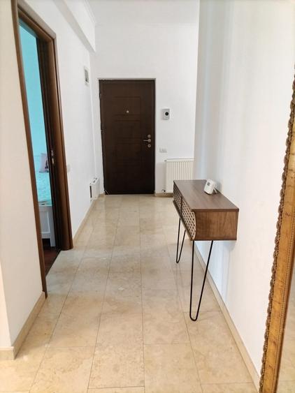 Apartament cu 3 camere semidecomandat în Bucureștii Noi