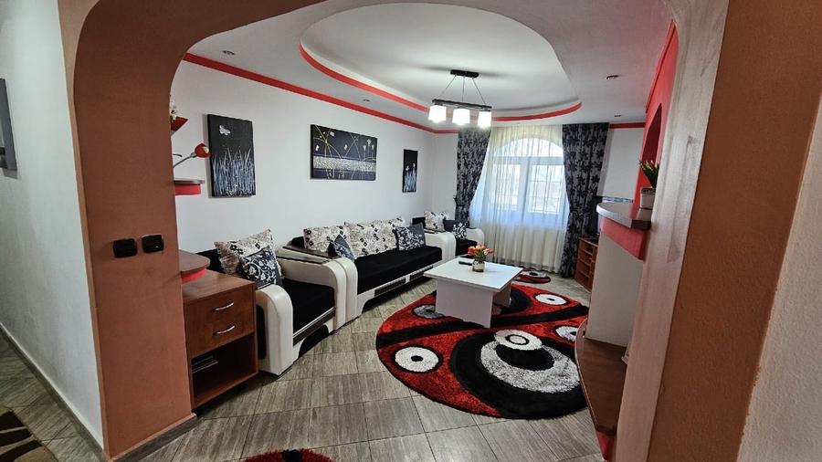 Apartament cu 5 camere decomandat, mobilat în Dumbrăveni