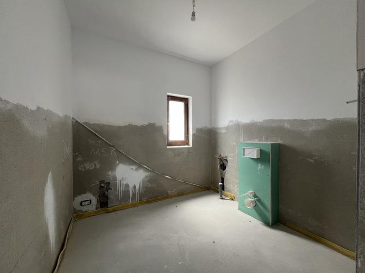 Duplex cu 5 camere cu Canalizare în Chișoda