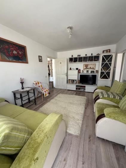 Apartament cu 2 camere semidecomandat, mobilat în Central
