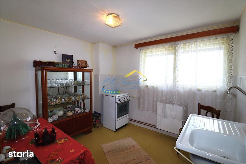 Casă cu 7 camere cu Teren 463 Mp în Central