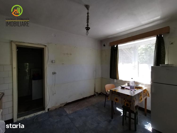 Casă cu 4 camere cu Teren 1978 Mp în Acățari