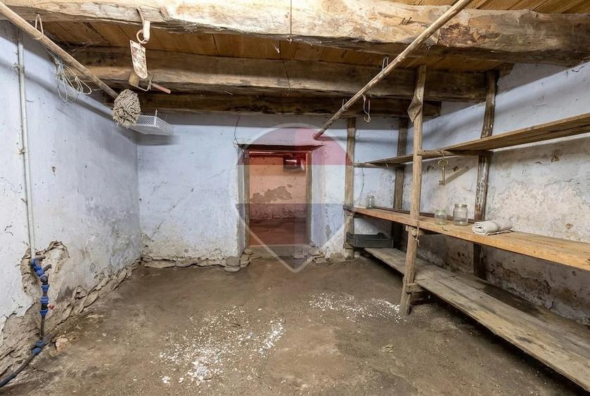 Casă cu 2 camere cu Teren 3618 Mp în Moldovenești