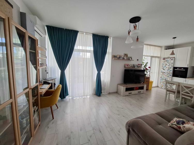 Apartament cu 3 camere decomandat în Exterior Vest