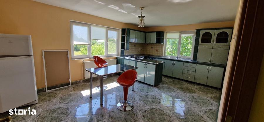 Casă cu 10 camere cu Teren 1715 Mp în Fălticeni