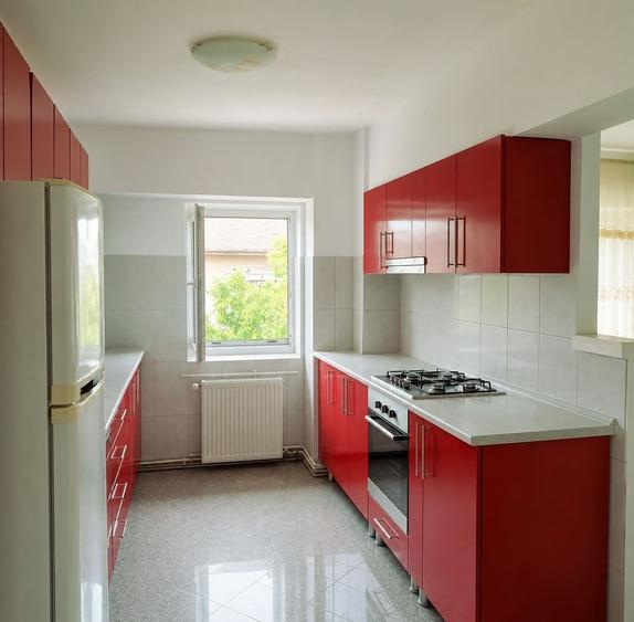 Apartament cu 4 camere semidecomandat în Frumoasa