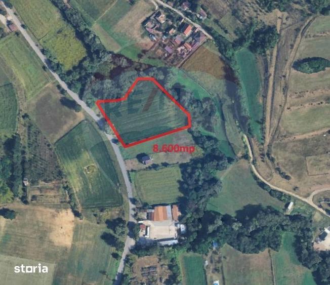 Teren de 8600 mp, în Central