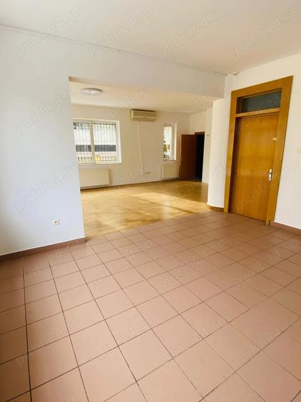 Casă cu 5 camere în Nordului