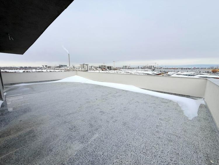 Apartament cu 4 camere decomandat în Metalurgiei