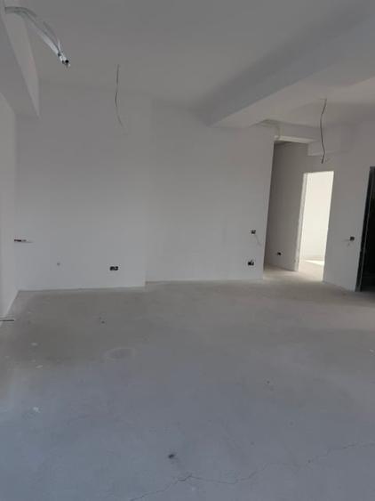 Apartament cu 3 camere decomandat în P-ța Alba Iulia