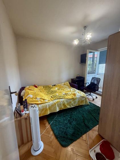 Apartament cu 3 camere semidecomandat în Cetății