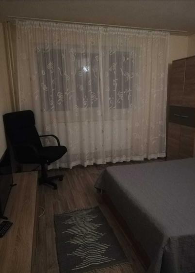 Vand apartament 3 camere, decomandat, zona Centrala, etaj 1, bloc 4 etaje. - 1