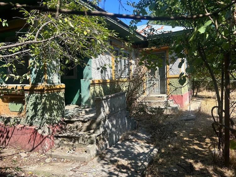 Casă cu 5 camere cu Teren 2000 Mp în Glodeanu-Siliștea