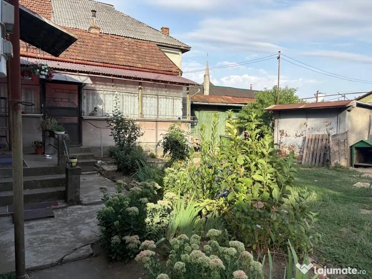 Casă cu 6 camere în Central