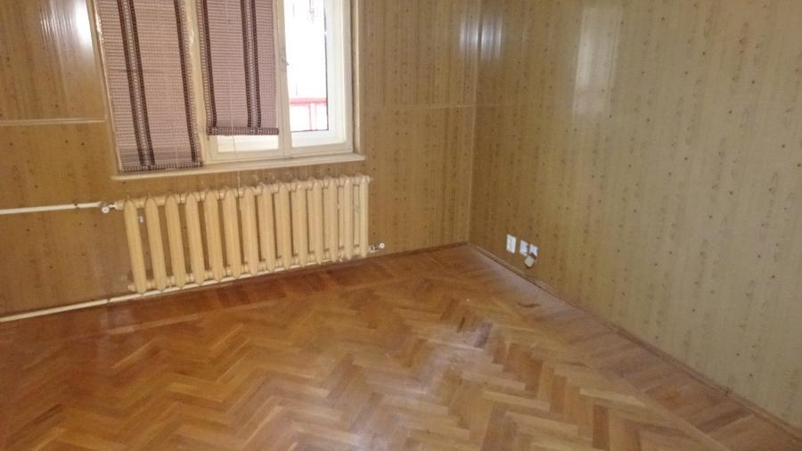 Casă cu 6 camere cu Teren 318 Mp în Crângului