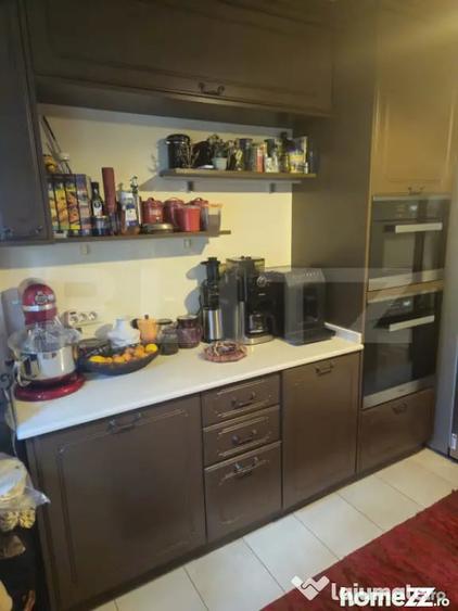 Casă cu 7 camere cu Teren 1170 Mp în Central