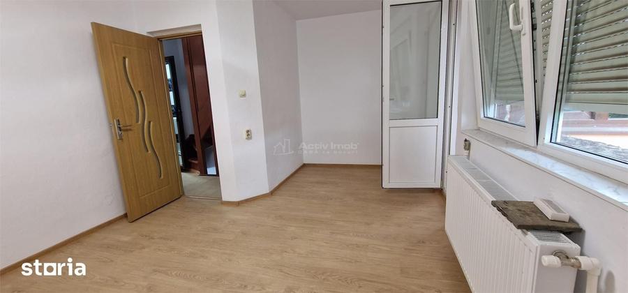 Casă cu 5 camere cu Teren 155 Mp în Muncitoresc