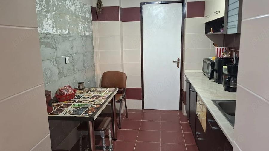 Apartament cu 3 camere decomandat în Central