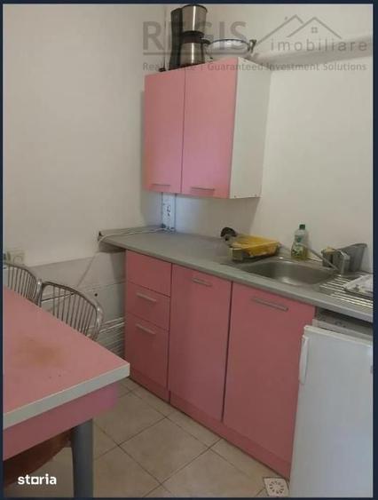 Casă cu 9 camere cu Teren 500 Mp în Central