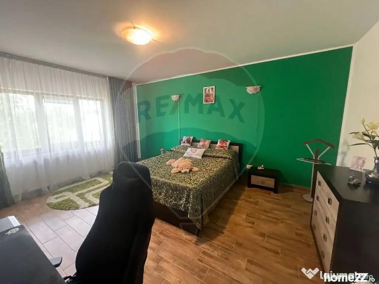 Casă cu 7 camere cu Teren 983 Mp în Garoafa