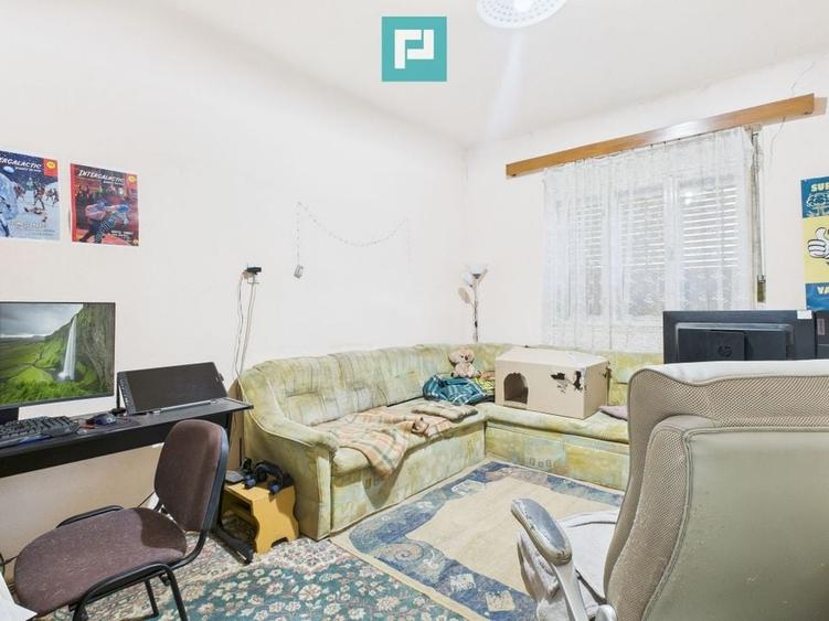 Casă individuală cu 8 camere cu Canalizare în Pârneava