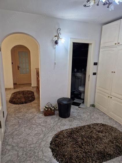 Apartament cu 4 camere decomandat în Central
