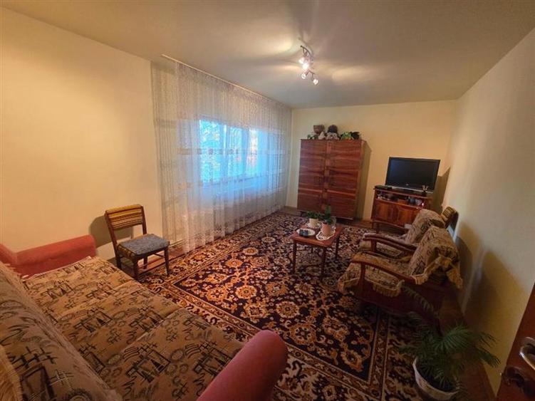 Apartament cu 2 camere decomandat, mobilat în Aradului