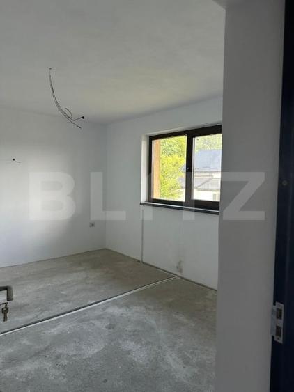 Casă individuală cu 8 camere cu Garaj în Cocu