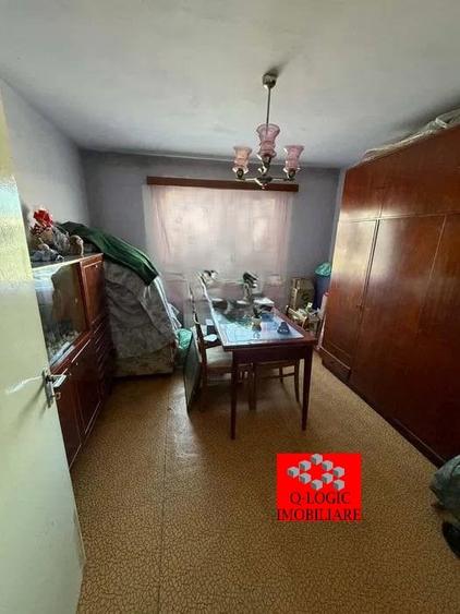 Apartament cu 3 camere decomandat în Tractorul