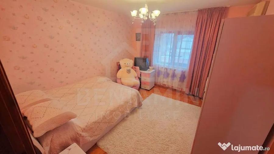 Casă cu 7 camere cu Teren 450 Mp în George Enescu