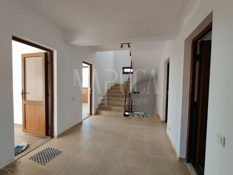 Casă individuală cu 7 camere cu Canalizare în Iris