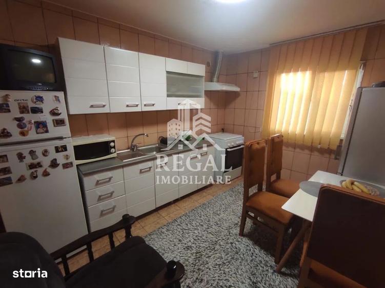 Casă individuală cu 4 camere cu Canalizare în Central