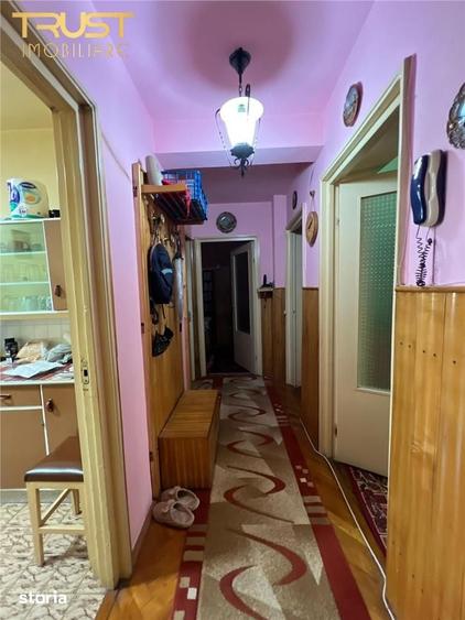 Apartament cu 3 camere decomandat în Central
