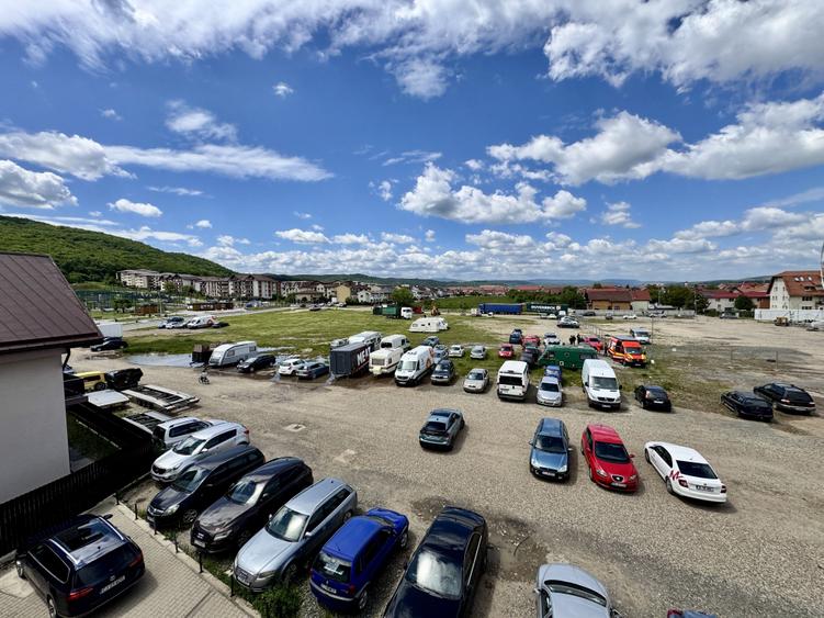 Apartament cu 4 camere decomandat în Florești