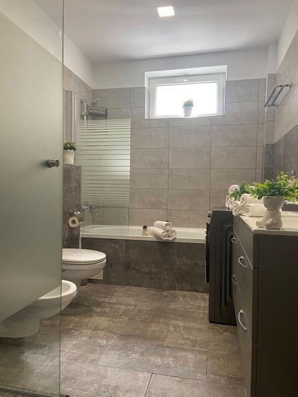 Apartament cu 3 camere semidecomandat în Primăverii