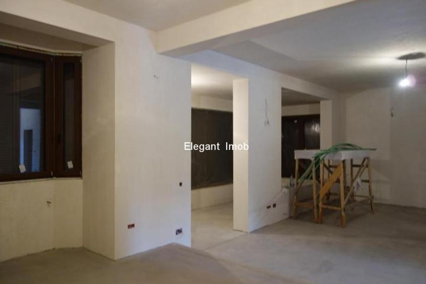 Casă cu 13 camere cu Teren 600 Mp în Corbeanca