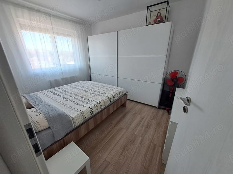 Apartament cu 3 camere decomandat în Roșu