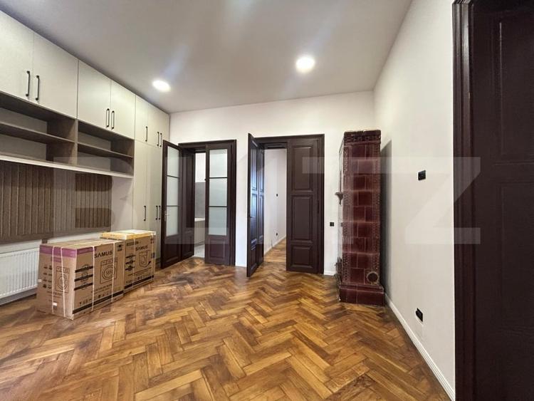 Casă cu 4 camere cu Canalizare în Ultracentral