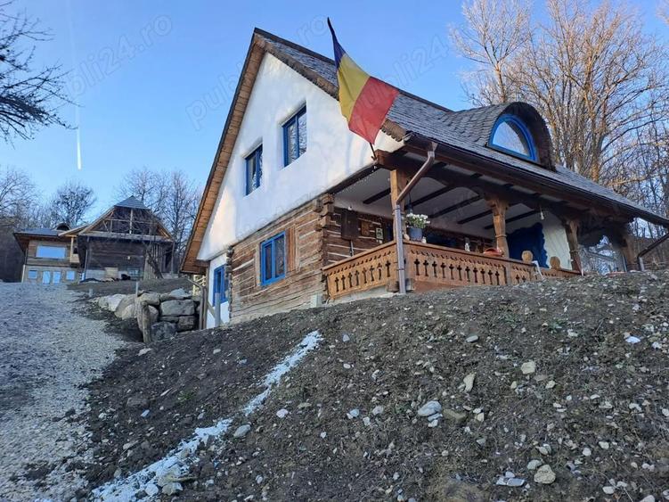Casă cu 6 camere cu Teren 2377 Mp în Ghioșești
