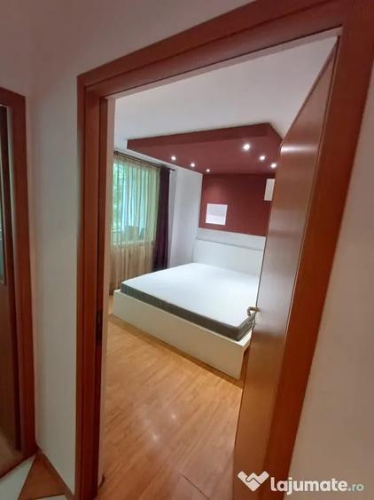 Apartament cu 3 camere decomandat în Tei