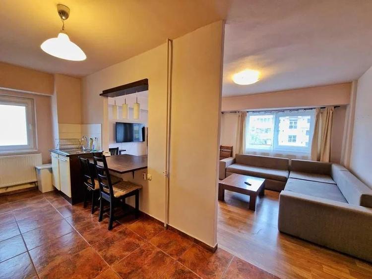 Apartament cu 3 camere decomandat, mobilat în Zorilor