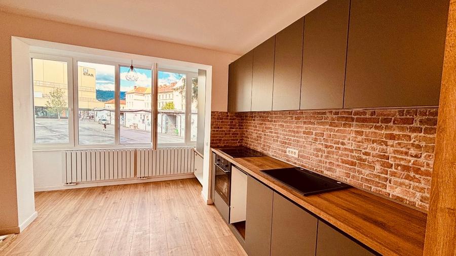 Apartament cu 3 camere semidecomandat, mobilat în Centrul Istoric