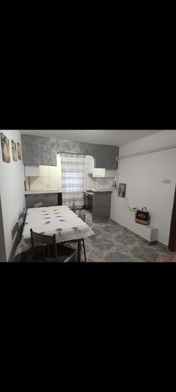 Apartament cu 3 camere decomandat în Exterior Vest