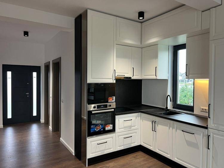 Casă individuală cu 4 camere cu Teren 350 Mp în 8 Martie