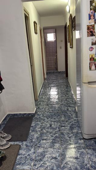 Apartament cu 3 camere decomandat în Tineretului